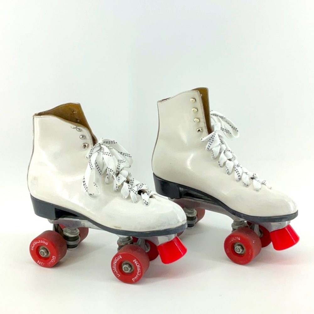 Vintage White Women's Roller Skates with Red Wheels